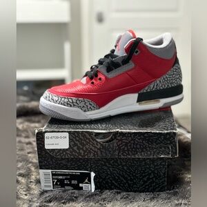 Retro 3’s. Size 7 Grade School, 8.5 Women’s ❤️